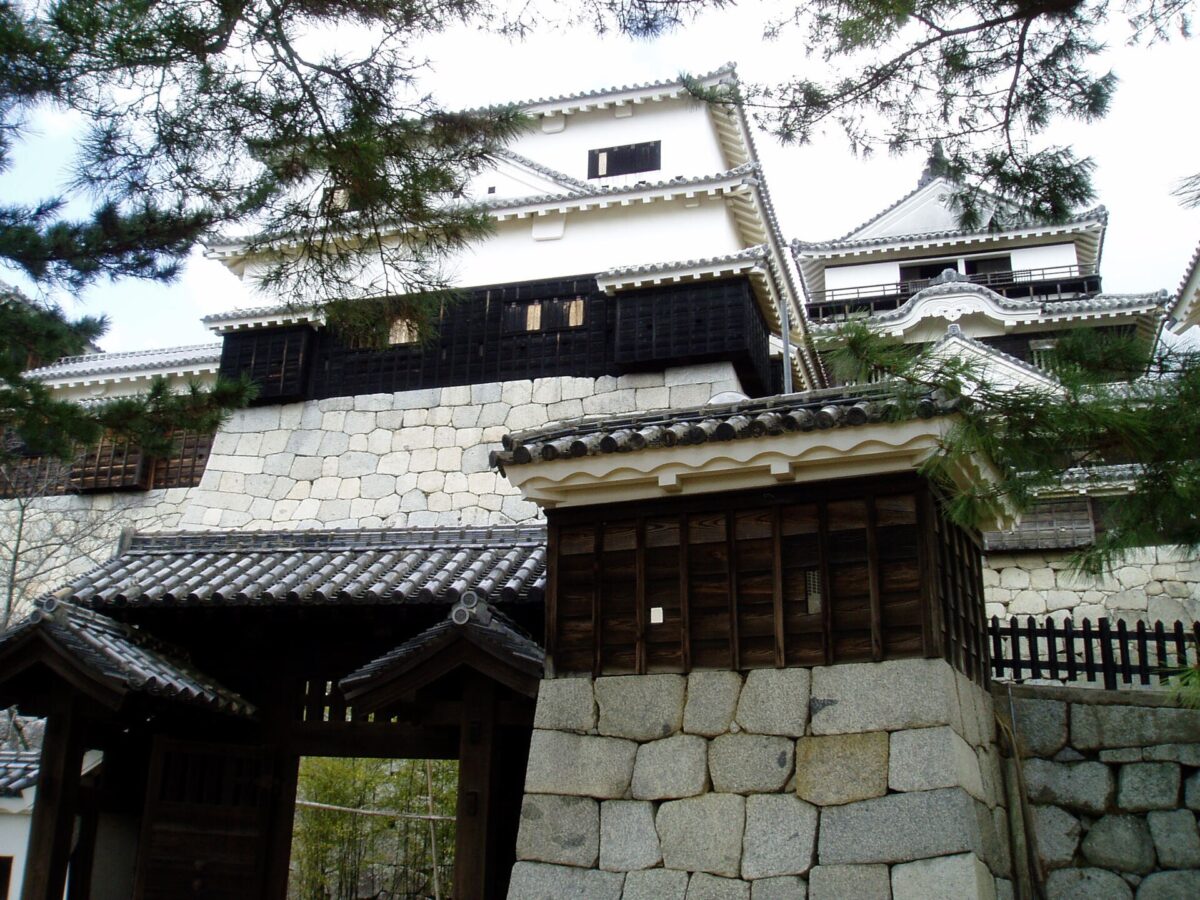 松山城大天守、小天守與紫竹門