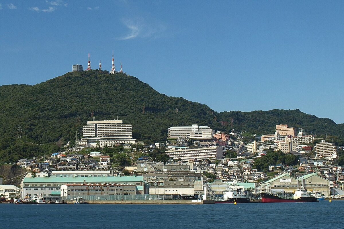 從長崎市區眺望稻佐山山容