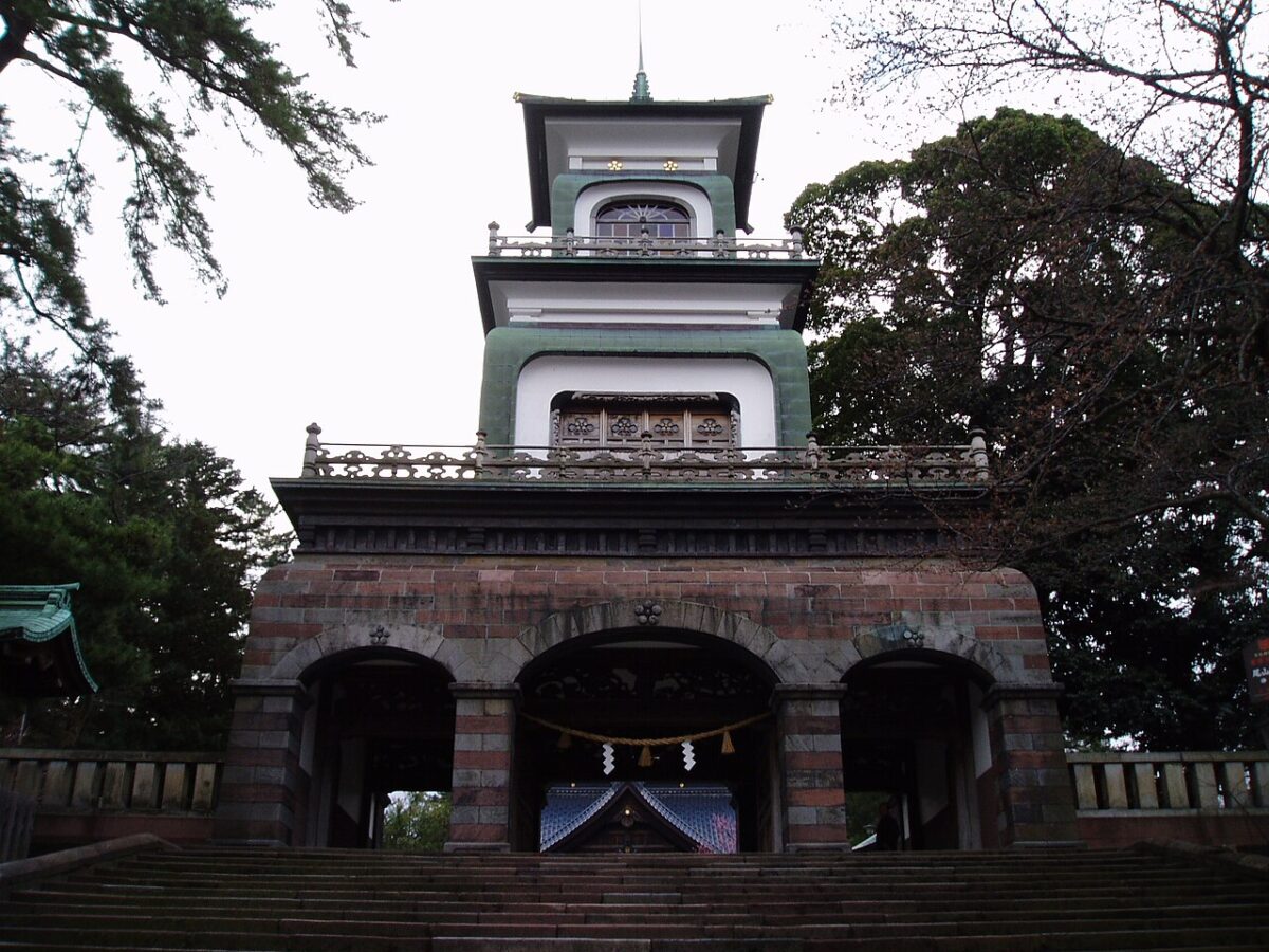 金澤尾山神社的和漢洋折衷神門