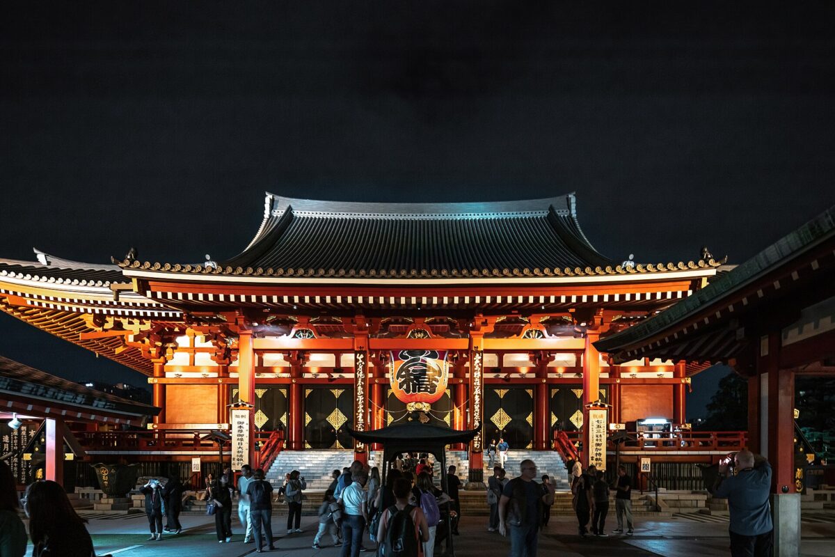 夜間點燈的淺草寺本堂