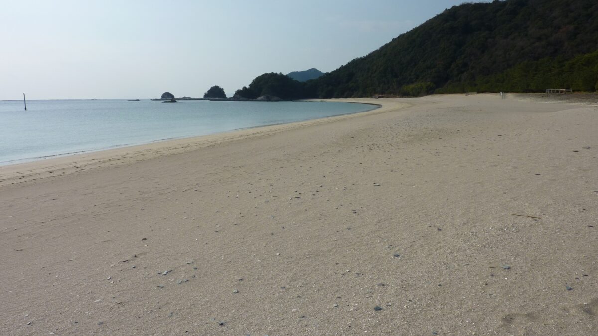 宮崎縣延岡市下阿蘇海灘的白沙、海水與島浦島