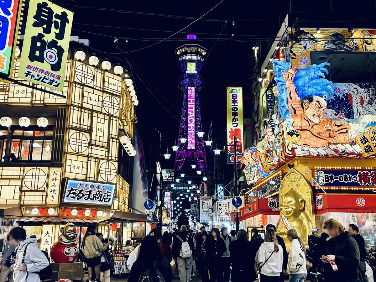 大阪新世界商店街與通天閣夜景