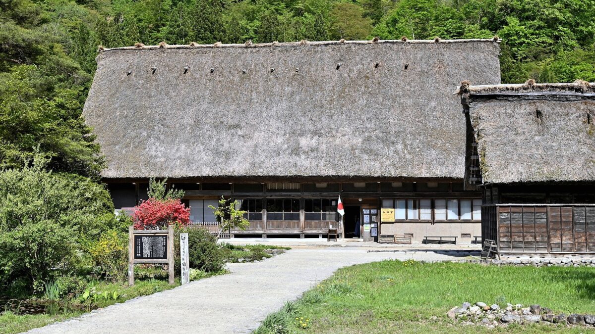 白川鄉荻町的重要文化財和田家合掌造外觀
