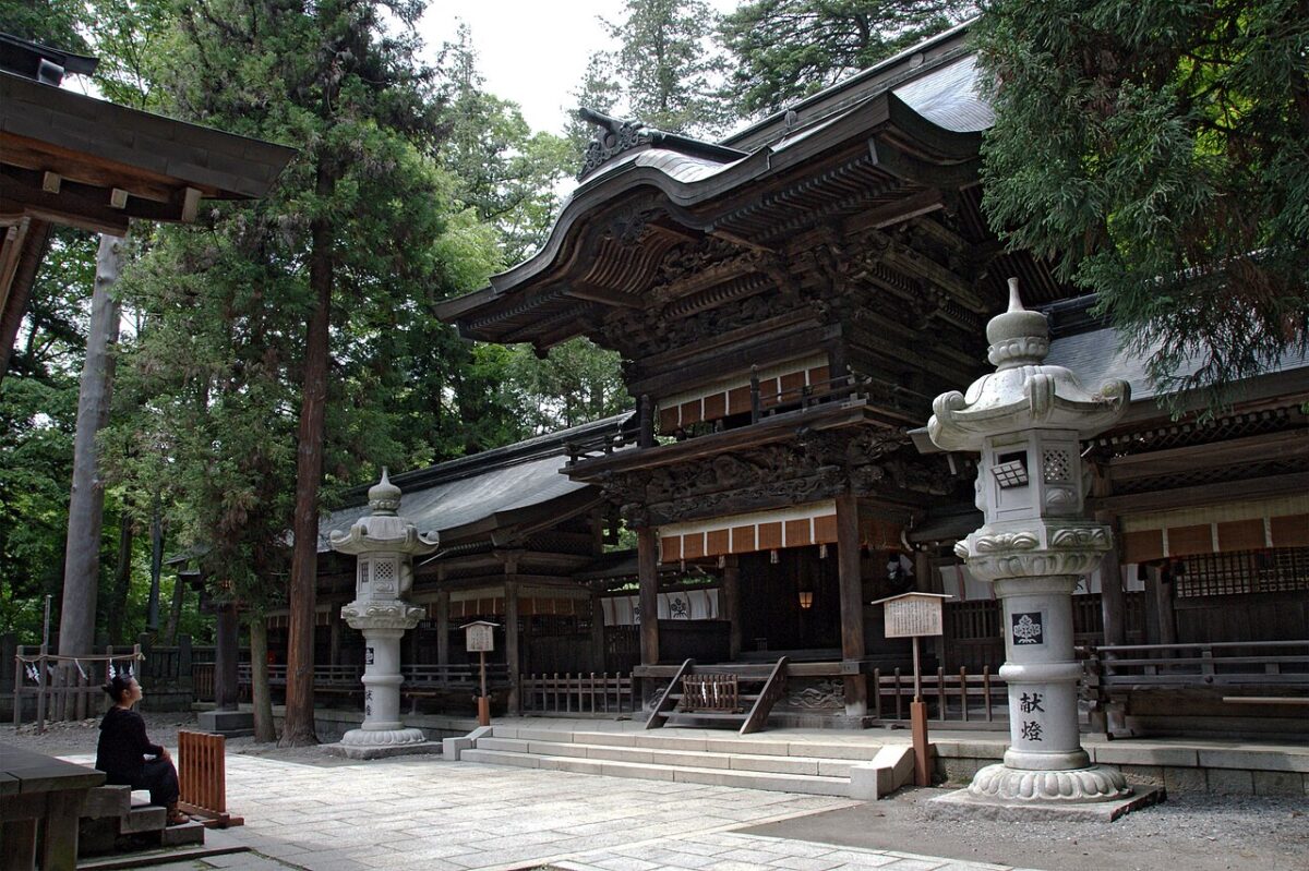 長野諏訪大社下社春宮的幣拜殿