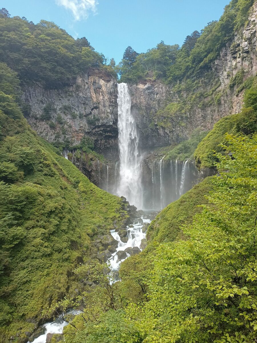 夏の華厳の滝