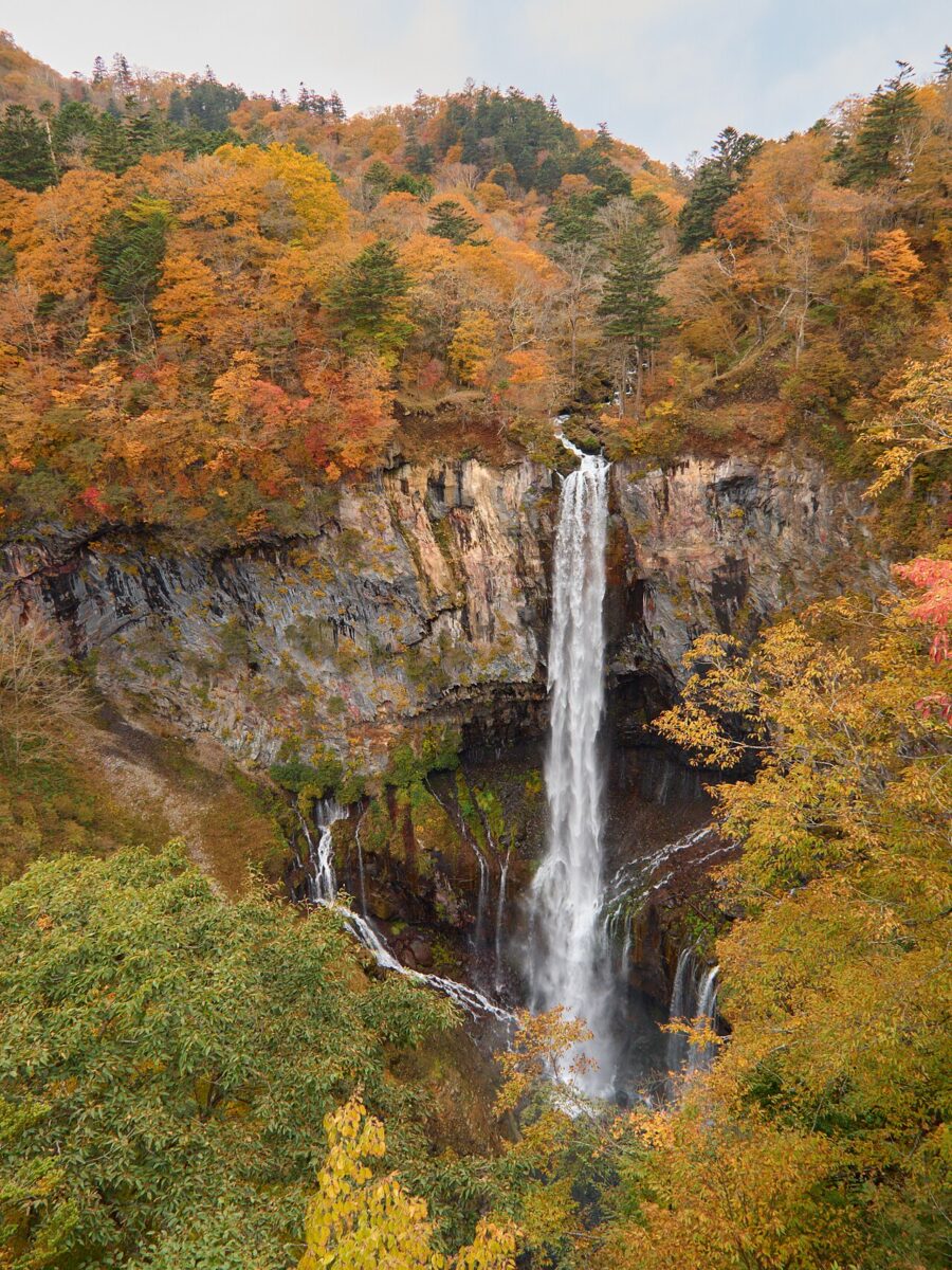 紅葉と華厳の滝