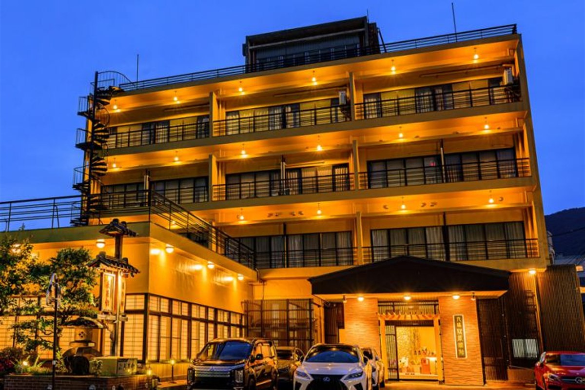 名月の里で屋上露天風呂に浸る 荻原館 - 長野県千曲市の施設写真