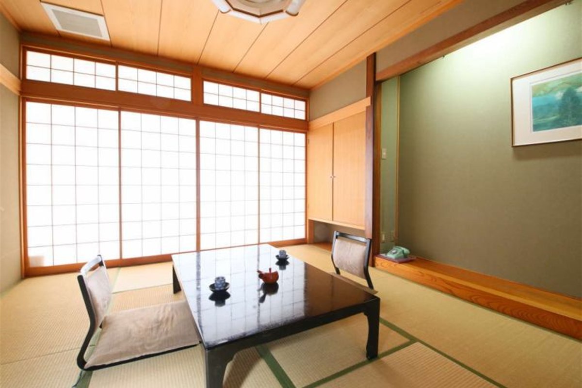 名月の里で屋上露天風呂に浸る 荻原館 - 長野県千曲市の施設写真