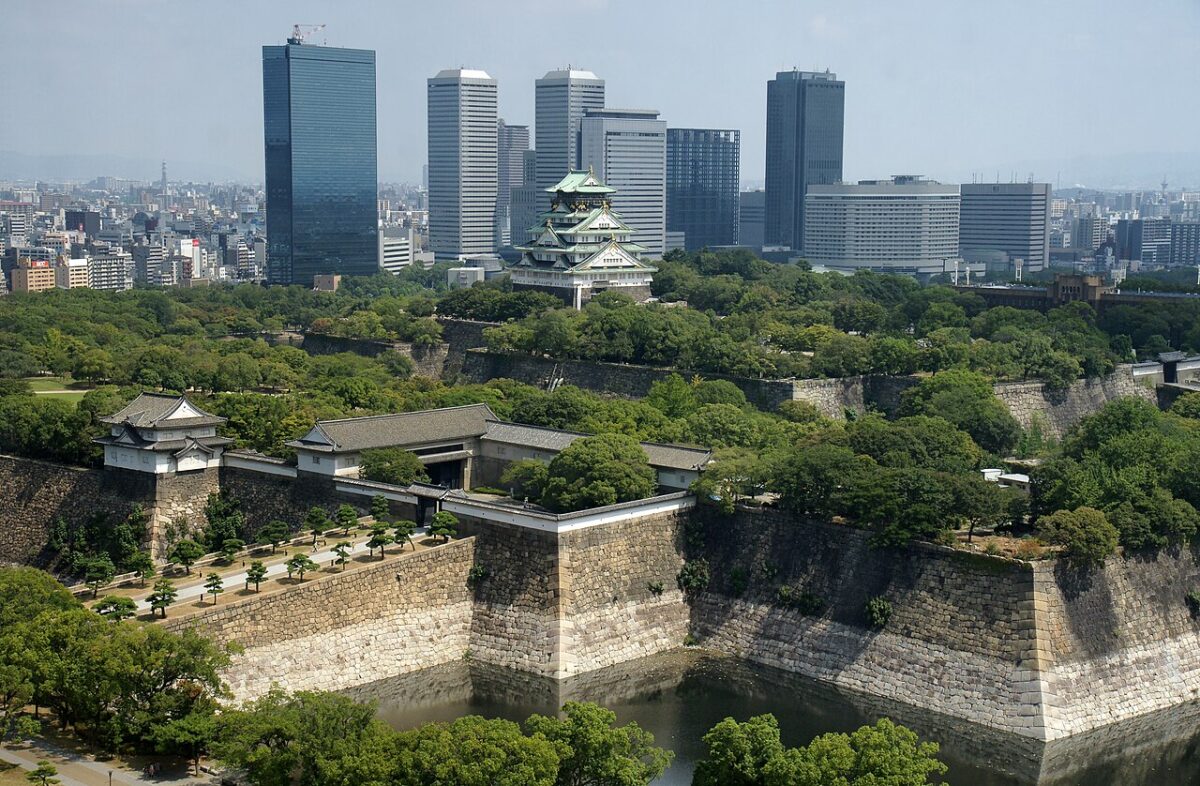 大阪城石垣與高樓