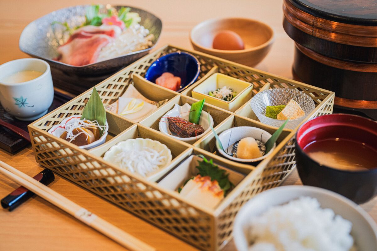 旅館で楽しむ会席料理