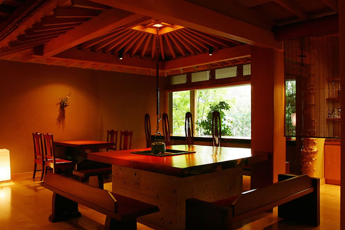 千曲乃湯 しげの家｜戸倉上山田温泉・全8室の千曲川沿い旅館 photo
