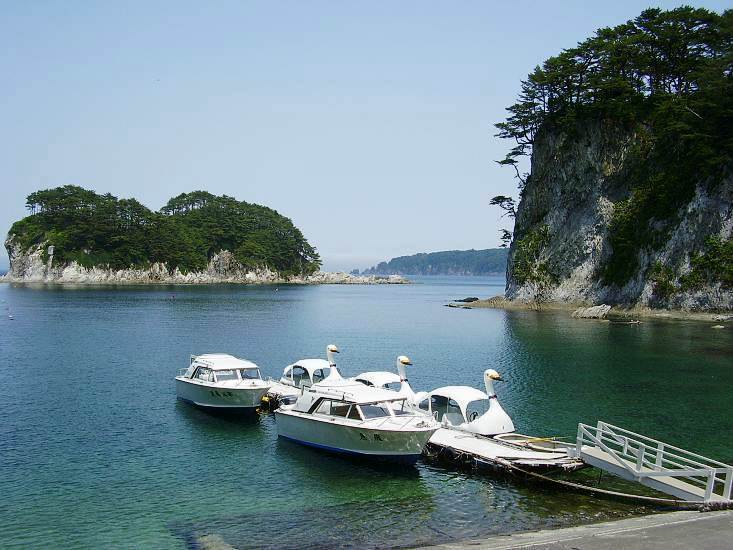 浄土ヶ浜周辺の青の洞窟・さっぱ船遊覧