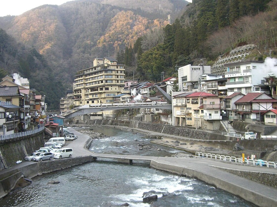 杖立溫泉街