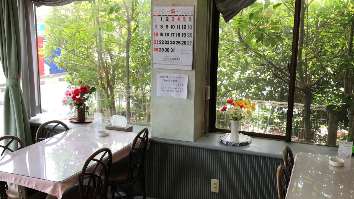 1階の食堂。無料朝食はこちらでお召し上がりください