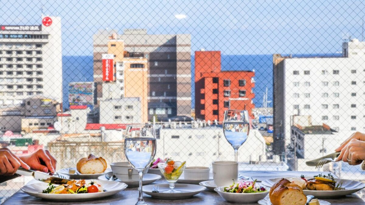 朝食眺望が抜群のフレンチレストランでご朝食をお楽しみください