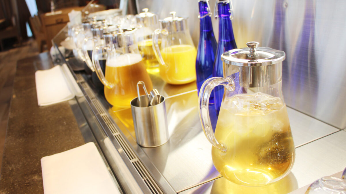 ロビーラウンジには各種ドリンクを取り揃えております。 ウェルカムドリンク利用時間15時～19時