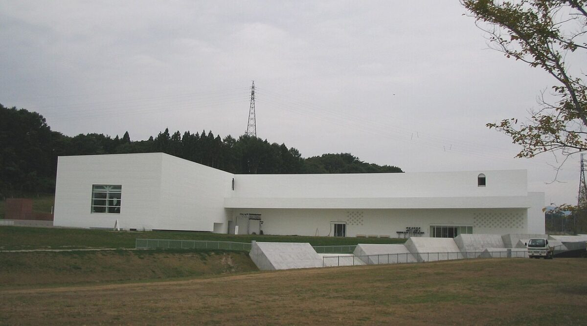 青森県立美術館