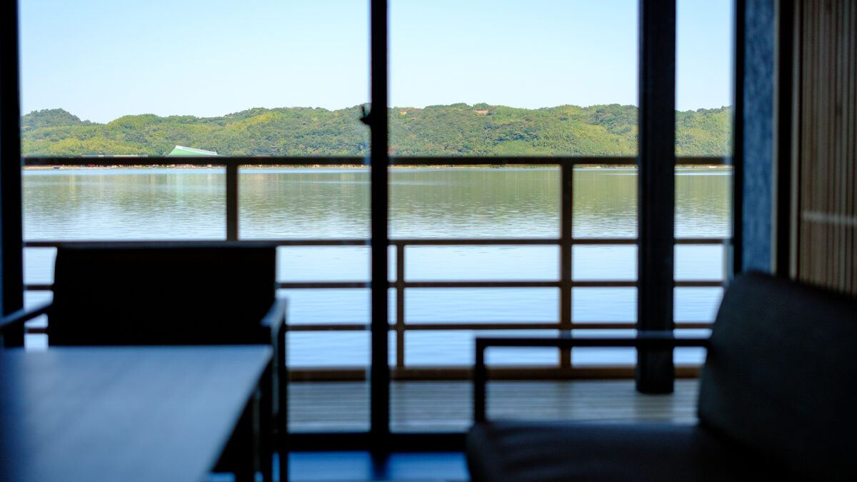 湖上に浮かぶ絶景の宿 はわい温泉 千年亭 photo