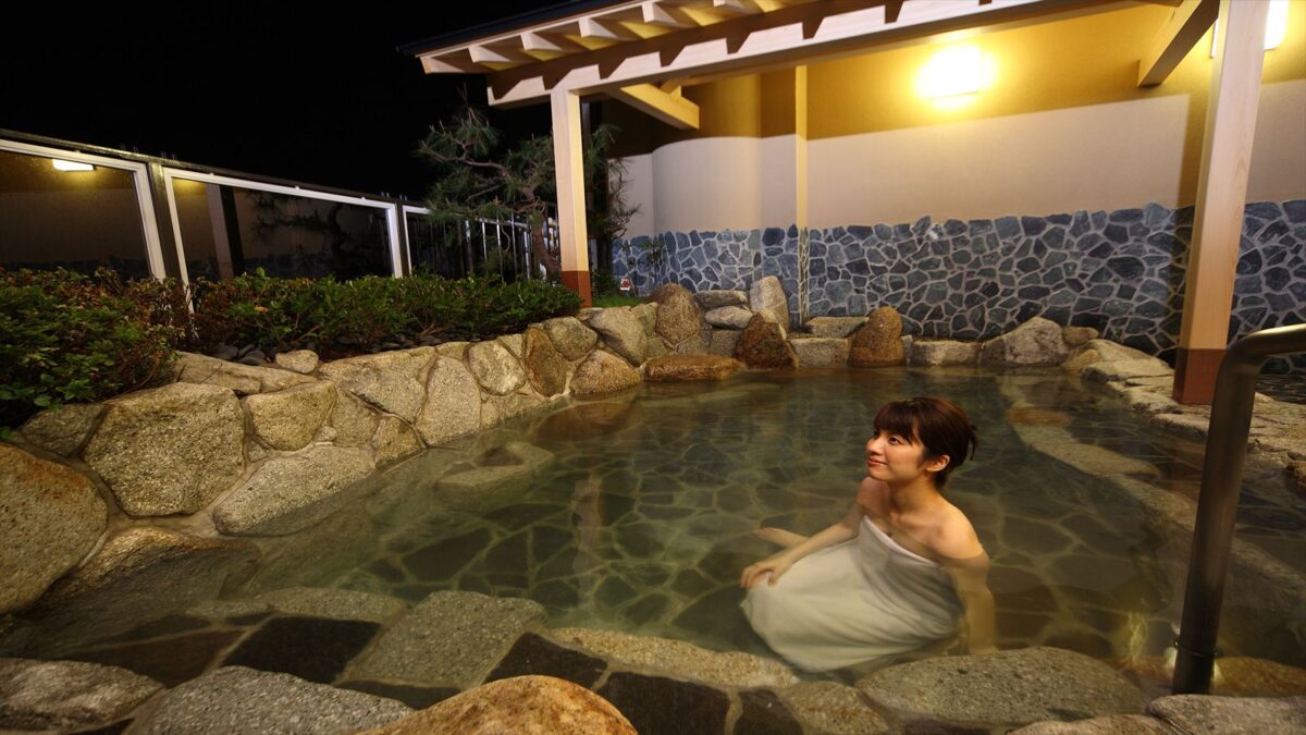 稲佐山温泉 ホテルアマンディ 〜長崎の日本三大夜景を一望〜 photo
