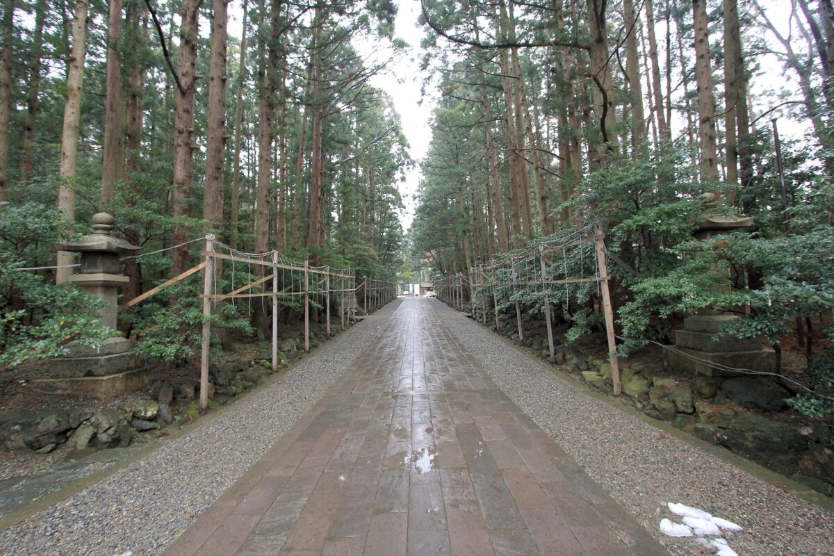 彌彦神社