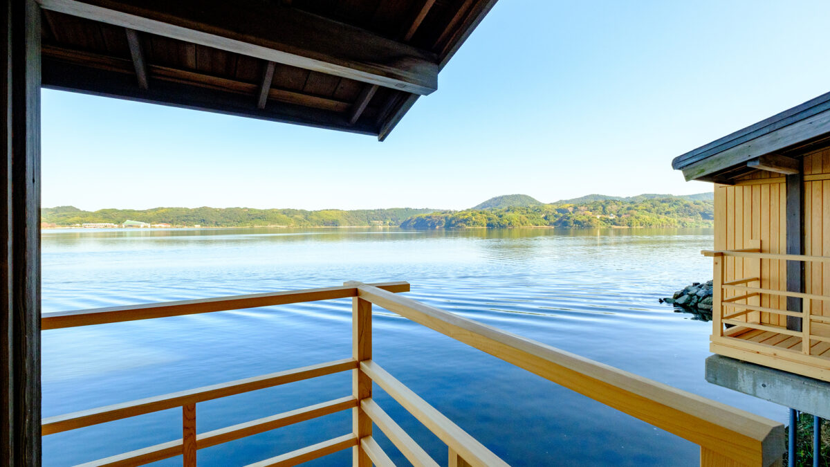 湖上に浮かぶ絶景の宿 はわい温泉 千年亭 photo
