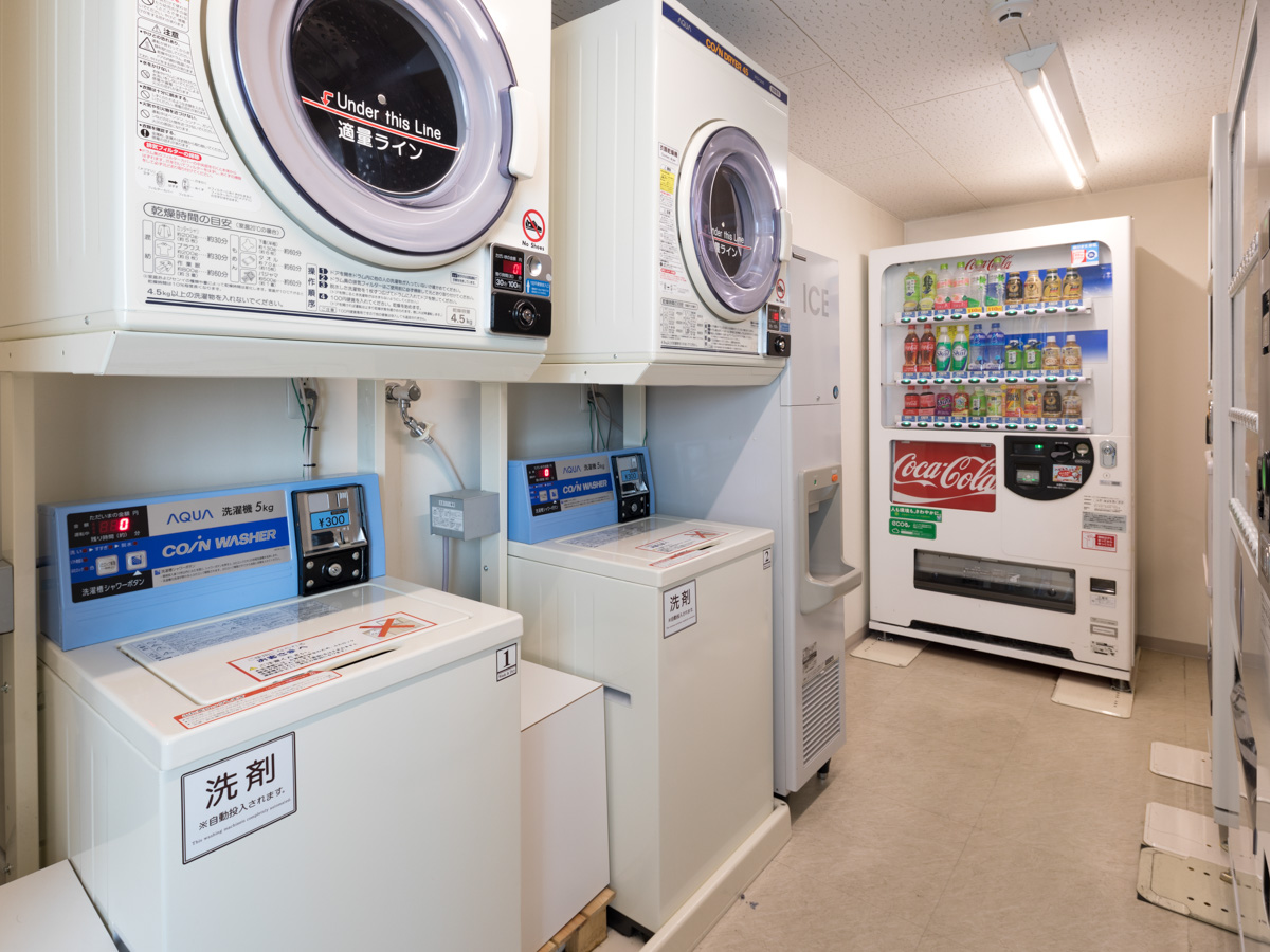 ランドリーコーナーに自販機・製氷機をご用意しております◆