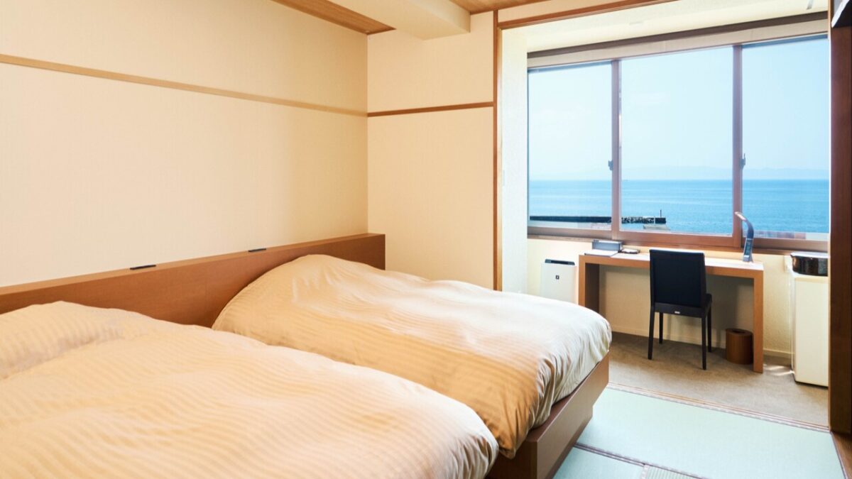 ホテル秋田屋 夕陽と陸奥湾を望む展望温泉 photo