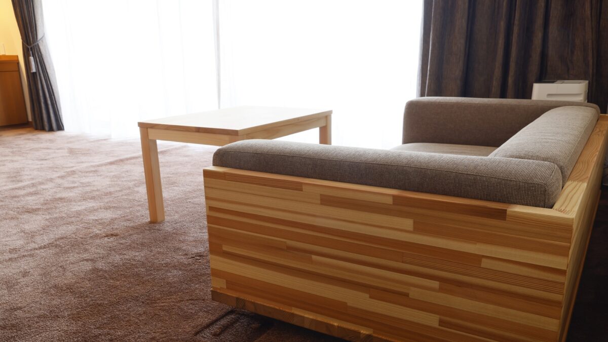 県産材を使用した温かみあるソファー