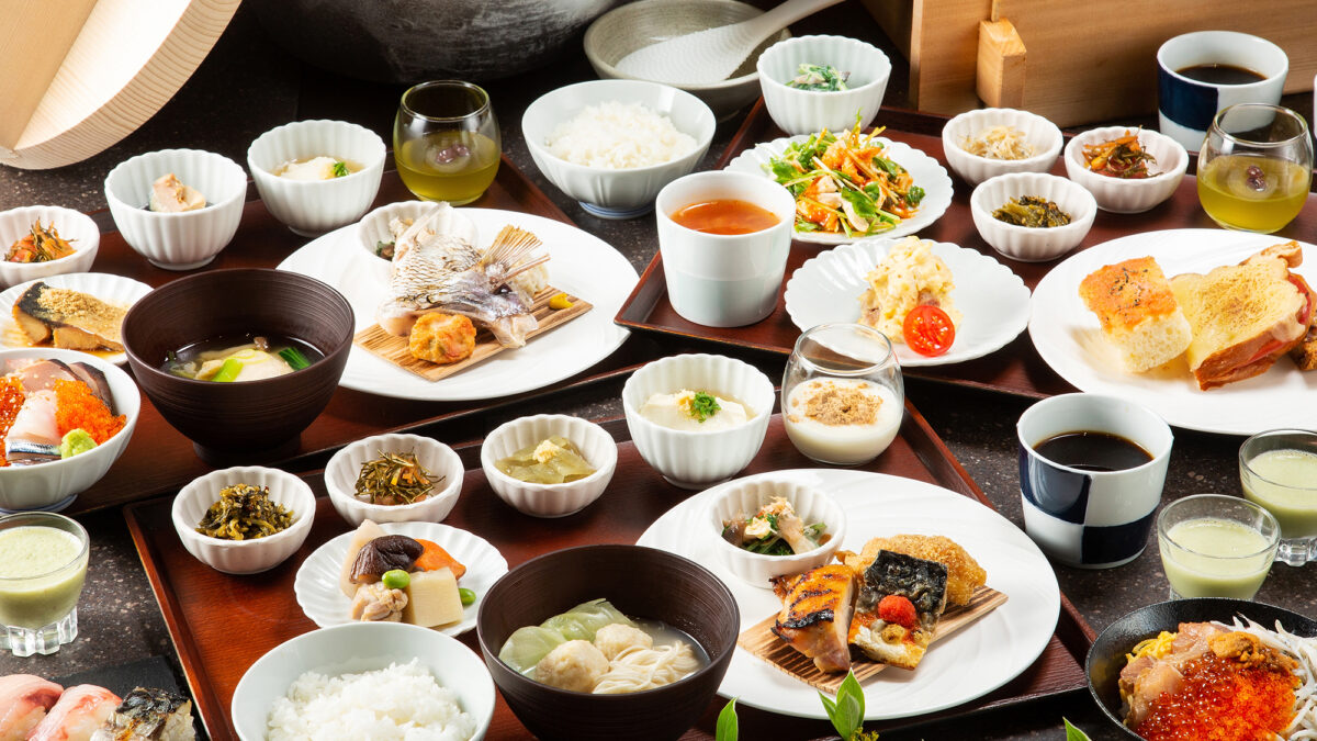 郷土料理や蒸し寿司など朝から大満足な朝ごはんをご用意