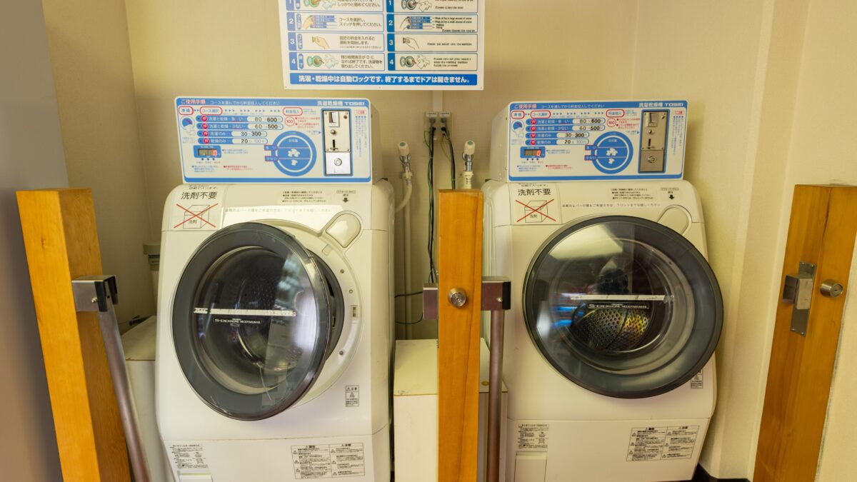 女性専用鍵付きコインランドリー完備♪