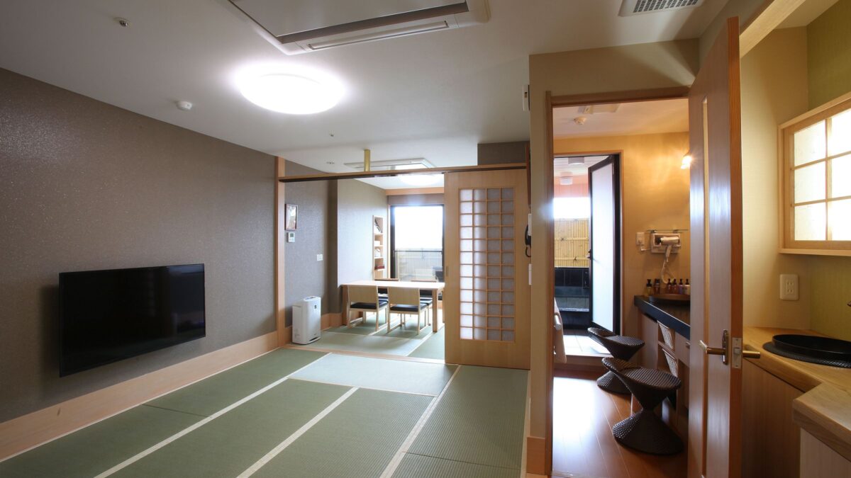 石和温泉 華やぎの章 慶山 photo