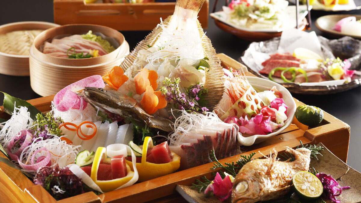地産地消会席心踊る料理の数々を