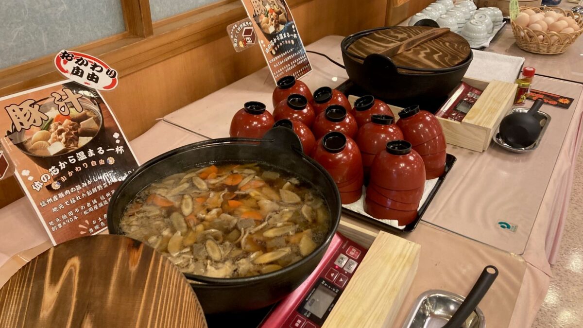 【冬季限定★朝食★豚汁】とさくら卵の卵掛けご飯