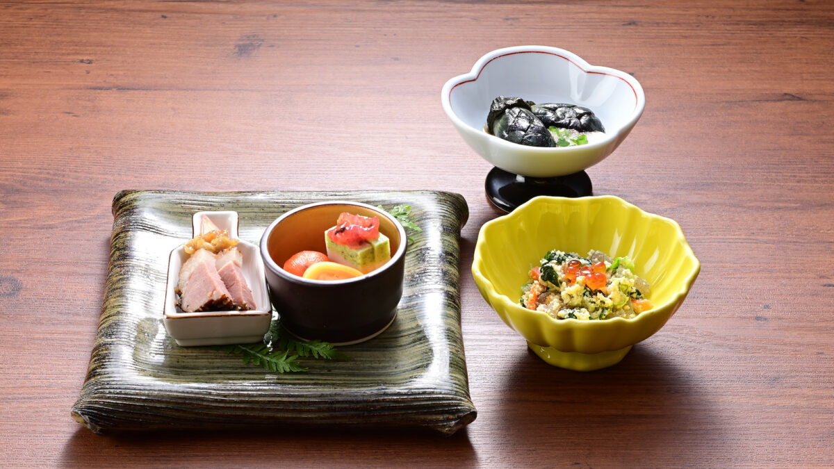 お食事は季節感あふれる手作り料理を夕食、朝食ともに個室でごゆっくりと
