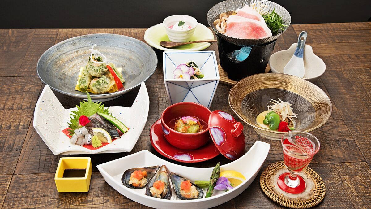 *〔ご夕食一例〕地元産の食材を大切に季節の美味しさを感じさせるお食事をご用意いたしました（別角度 3）