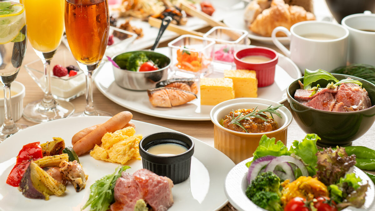 朝食絶対食べたい！一日のはじまりは朝食バイキング。定番からご当地食材のメニューまで（別角度 2）