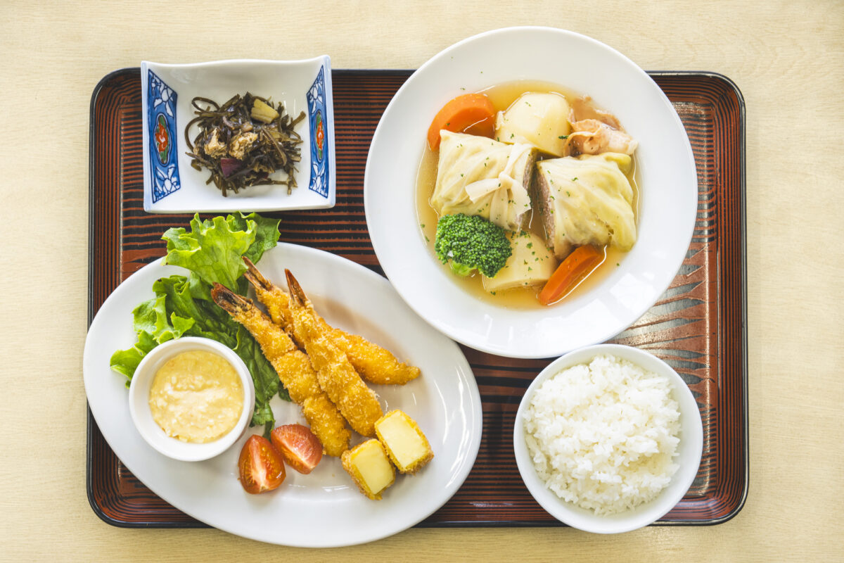 夕食職人が仕込むこだわりの料理（別角度 2）