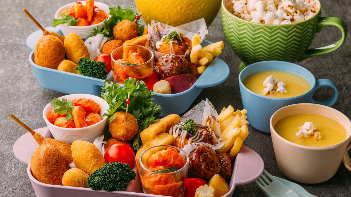 ＜5/18～10/31 Dinner Buffet＞ボップコーン入りコーンスープとキッズミール