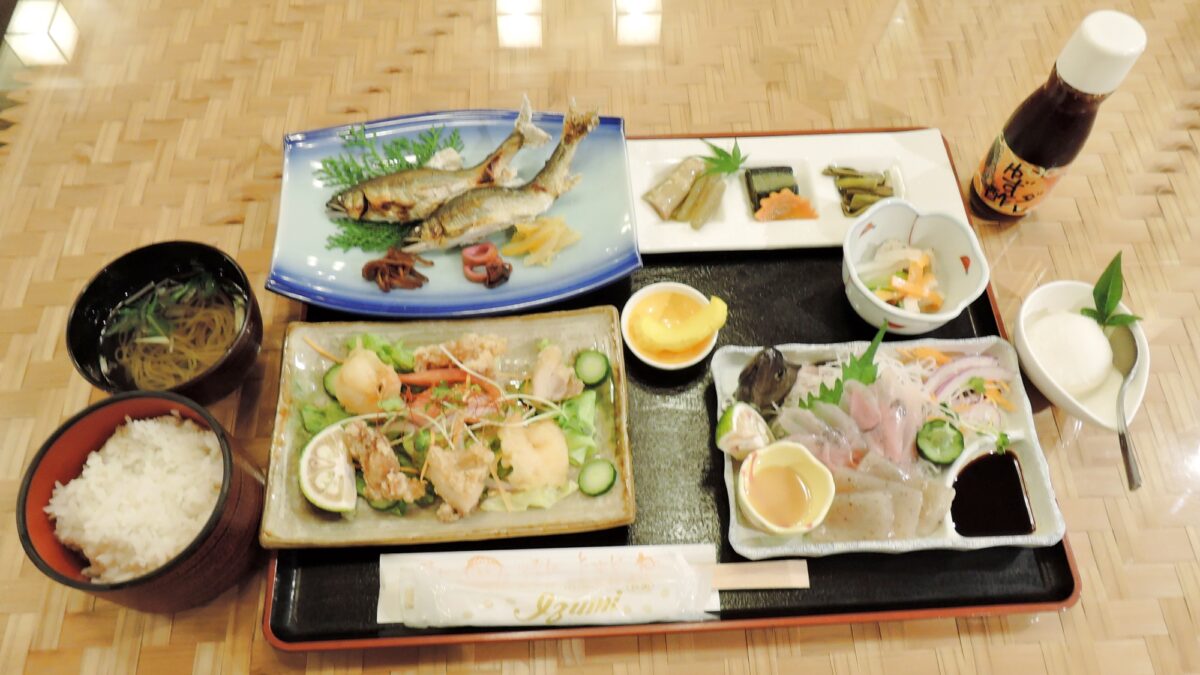 *アメゴやゆずを使った馬路ならではのお料理はボリューム満点ちや！（別角度 3）