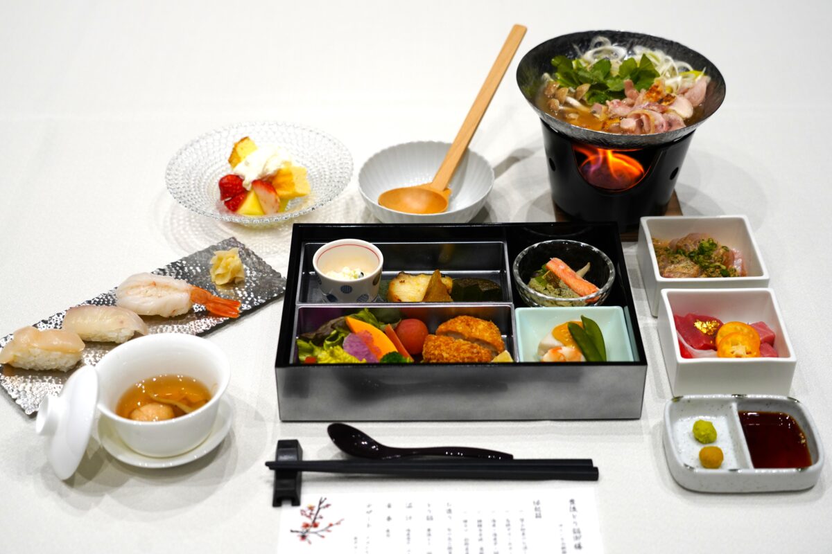夕食ゆふいん山椒郎 新江憲一シェフ監修の『豊後とり鍋御膳』