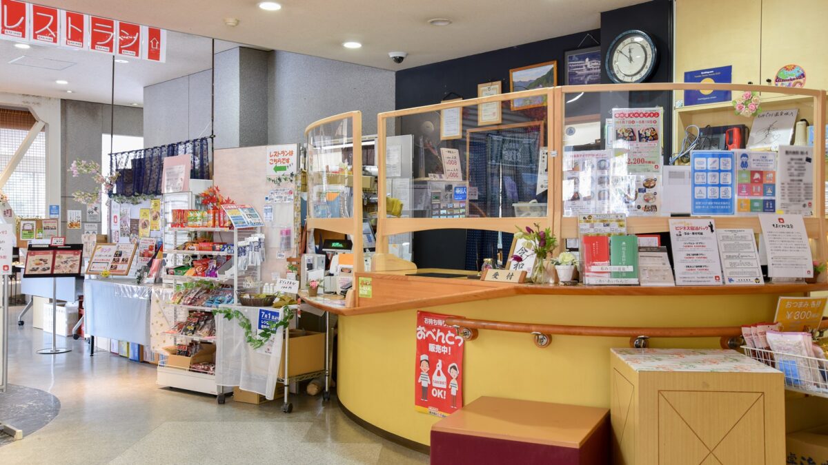【館内/フロント】お客さまを明るくお出迎え♪