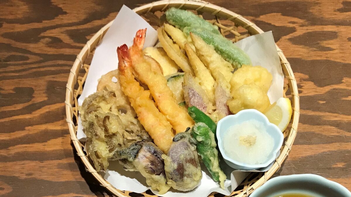 あやの食堂/夕食一例天ぷら盛り合わせ