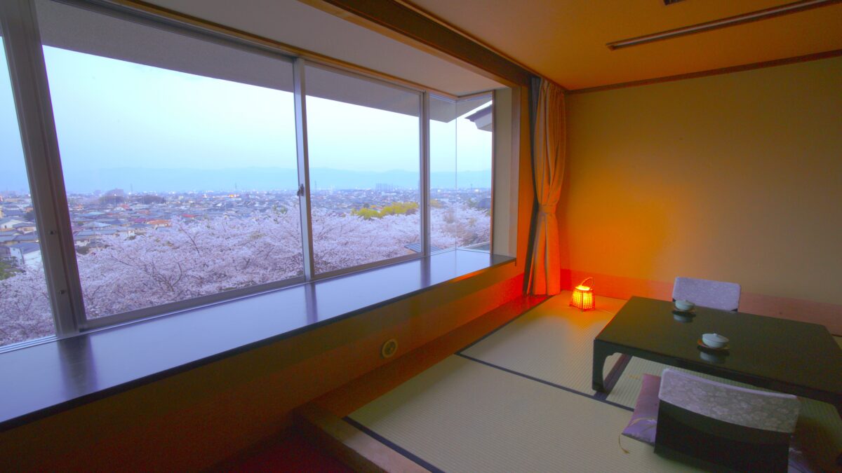 甲府の夜景を独占する温泉 １１種類の風呂 ホテル神の湯温泉 photo