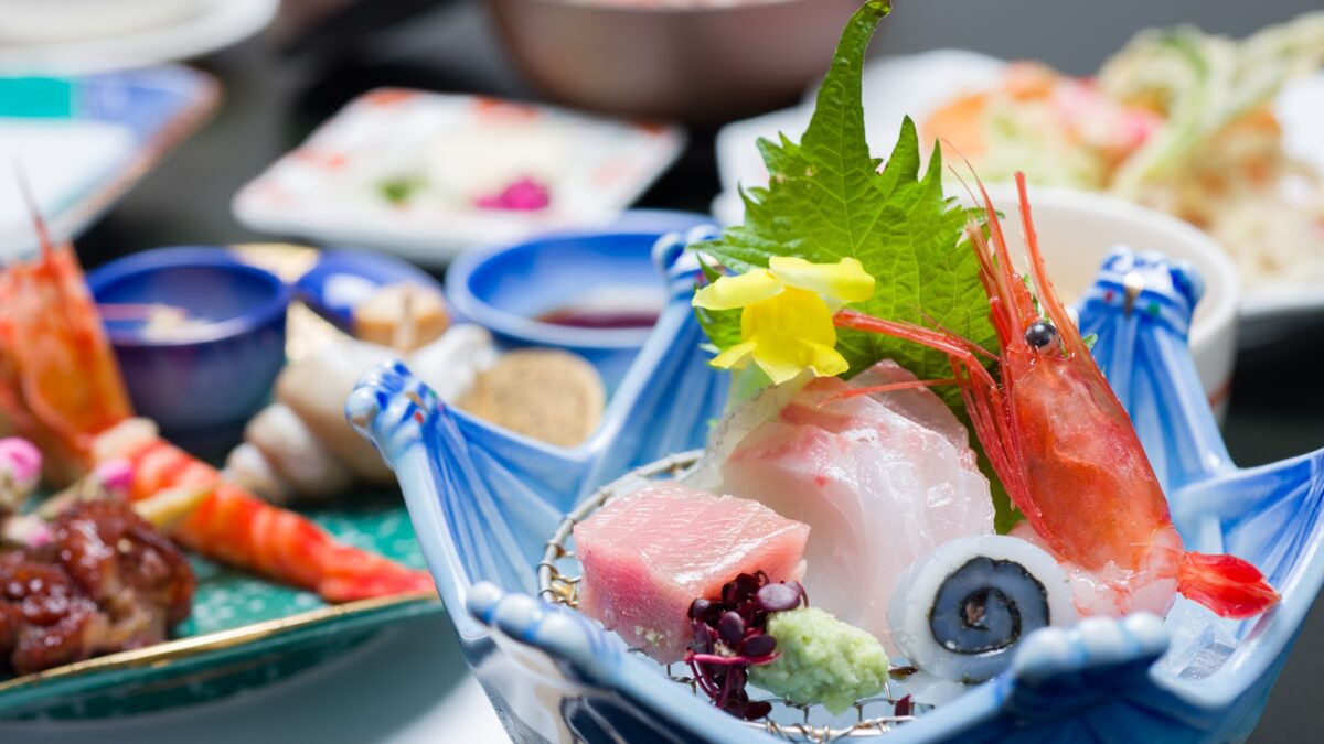 *【夕食一例新鮮な海の幸を彩り豊かに盛り付けたお造り