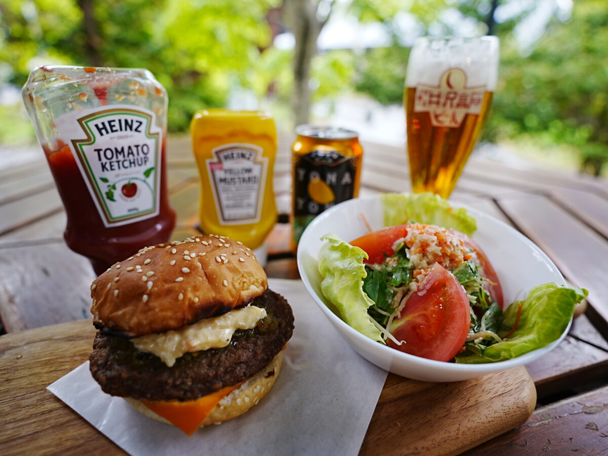 BBQで好評のハンバーガーとクラフトビールをお部屋で愉しめる