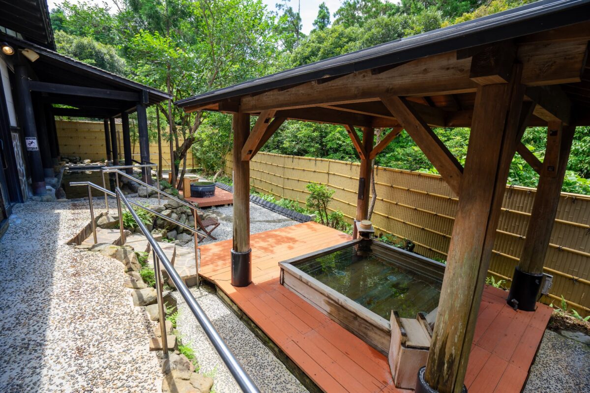 天然温泉と縄文の宿「まんてん」 ＜屋久島＞ photo