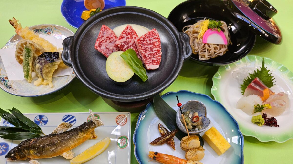 【基本会席】『お造り』や『国産牛の陶板焼き』など山海の幸をご堪能下さい