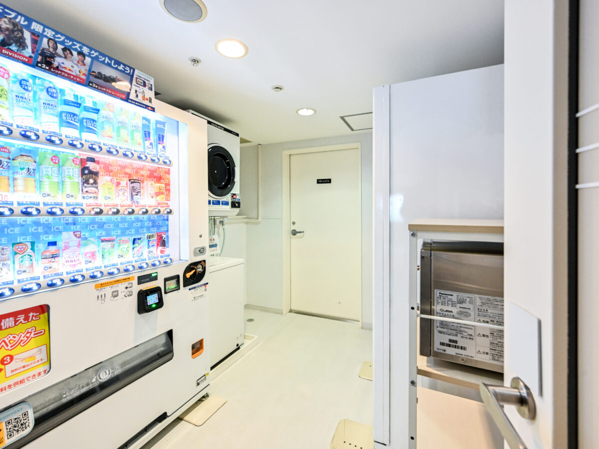 8階自動販売機・ランドリーコーナー