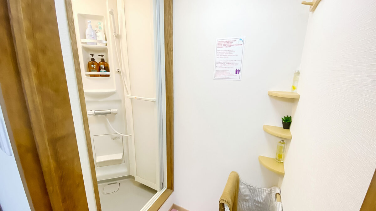 【2F専用設備】シャワーブースは自由にご利用ください(浴槽無し）