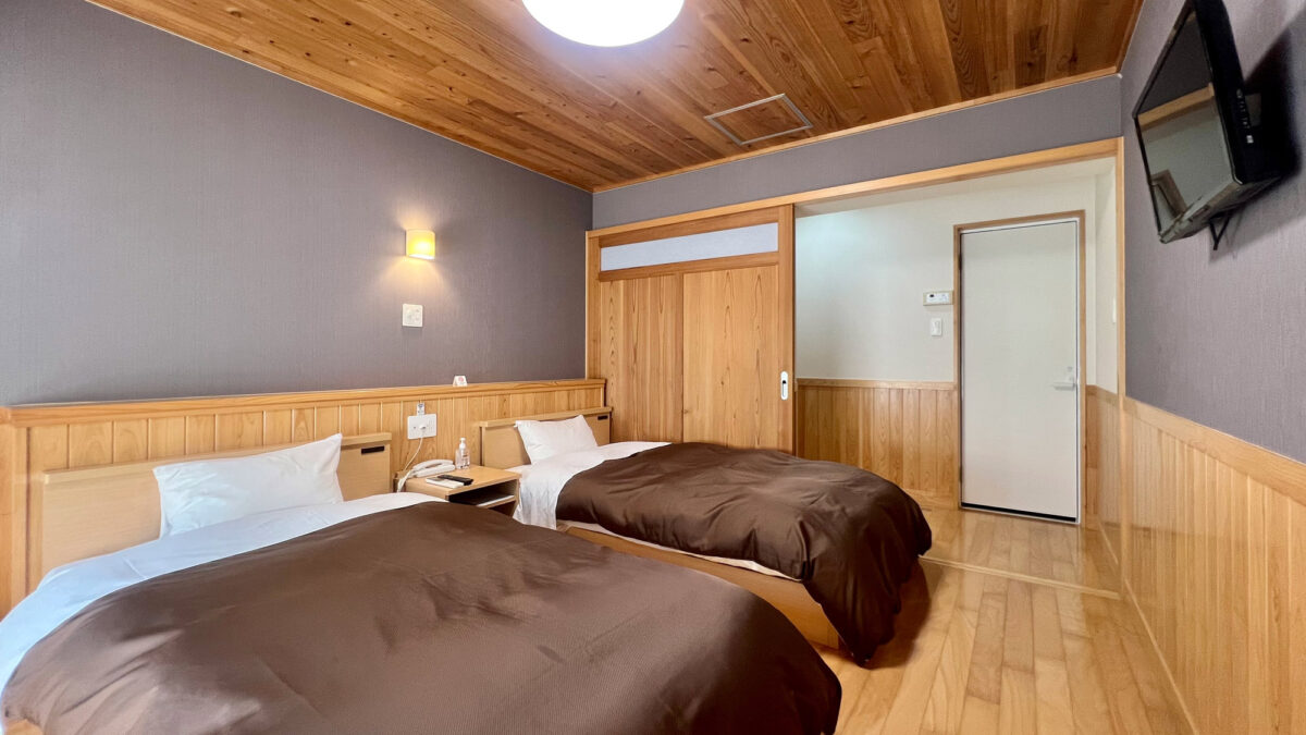 ＮＡＴＵＲＥ ＨＯＴＥＬ ＮＡＲＵＫＡＷＡ（ネイチャーホテル・ナルカワ）（旧：成川渓谷休養センター） photo